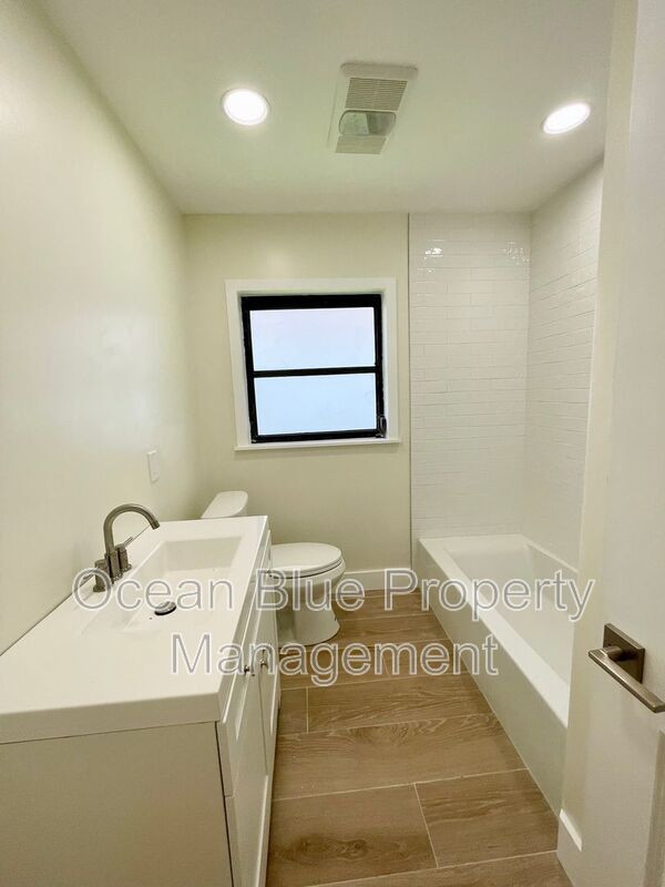 Building Photo - 724 Sunset Cove