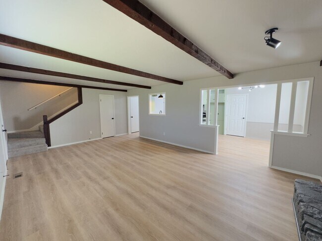 Building Photo - Updated 3-Bedroom, 2-Bathroom Duplex with a Spacious Fenced Backyard!