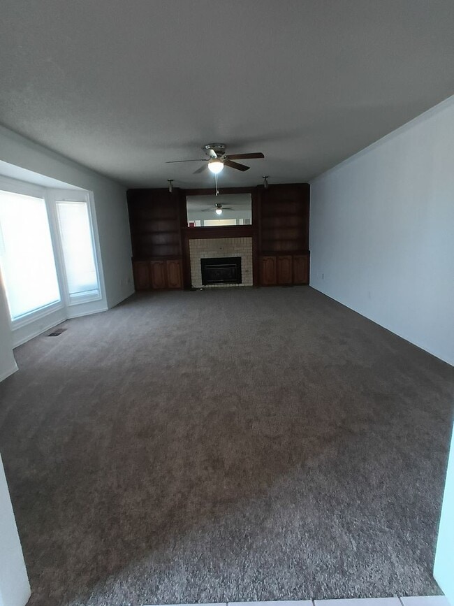 Building Photo - 9024 Brookwood Dr