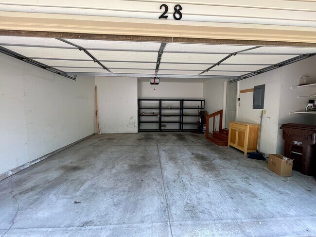 Building Photo - Beautifully Updated 3-Bed, 3-Bath Townhome...
