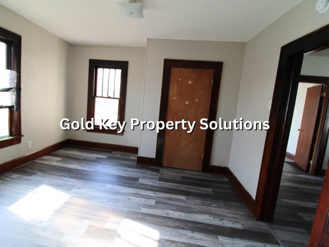 Building Photo - Updated 3 BR 1 BA House with New Flooring and Paint (SECTION 8 APPROVED)