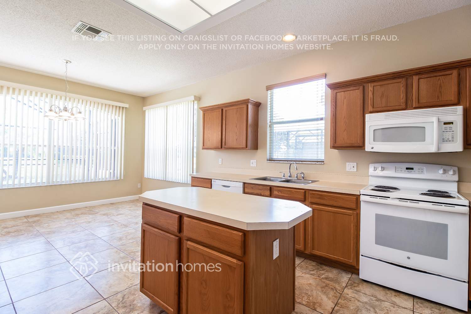 Building Photo - 2102 Drive Way