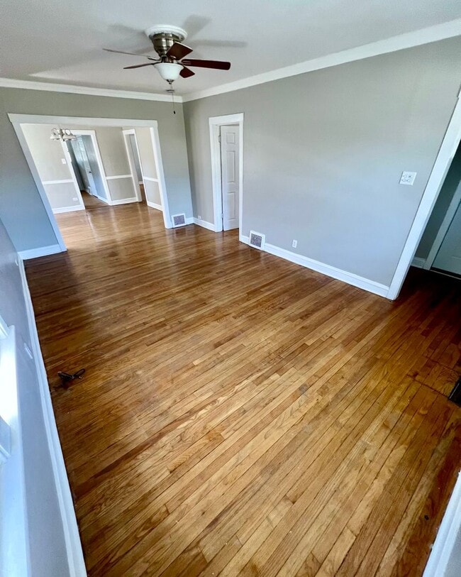 Building Photo - Delightful 4 Bed/1 Bath Single Family Home...