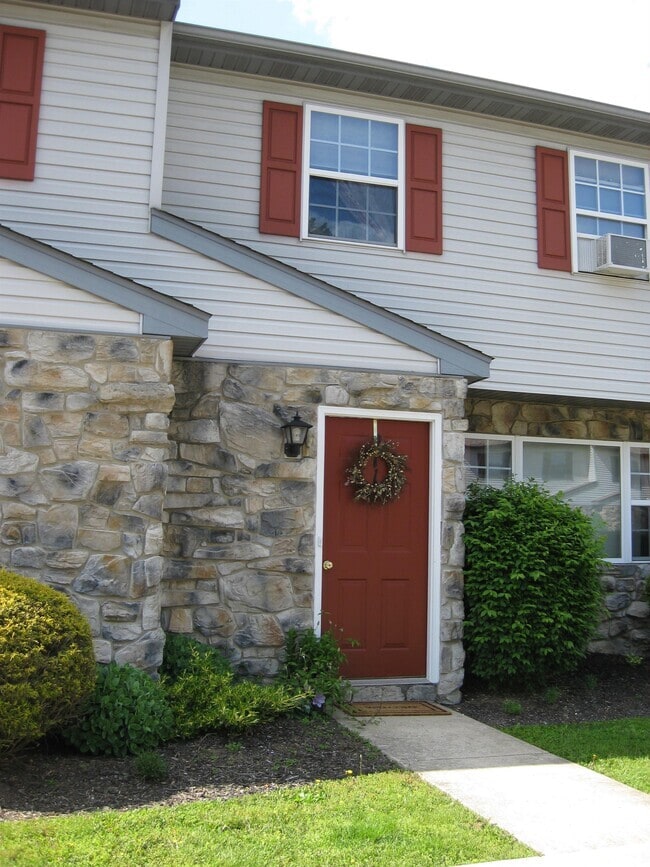 Building Photo - 210 Magnolia Dr