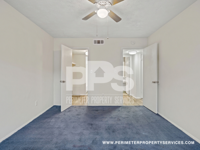 Building Photo - FULLY RENOVATED UNIT!!! WITH ONE MONTH REN...