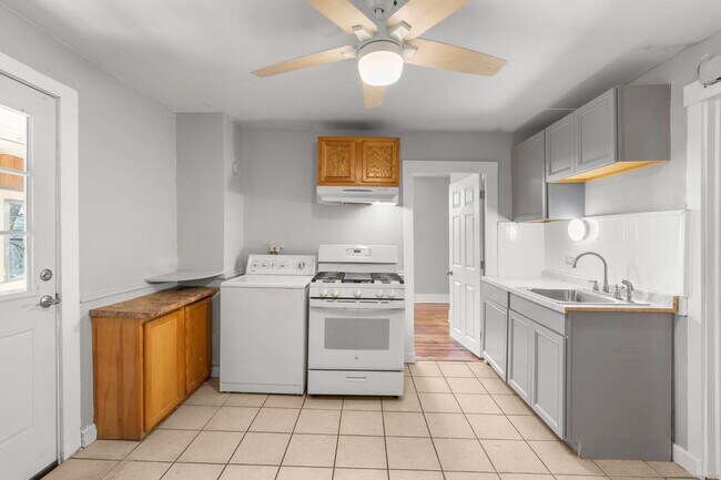 Building Photo - 482 West St