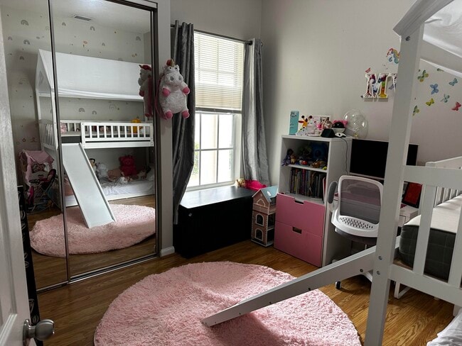 Building Photo - 2023 Valencia Dr