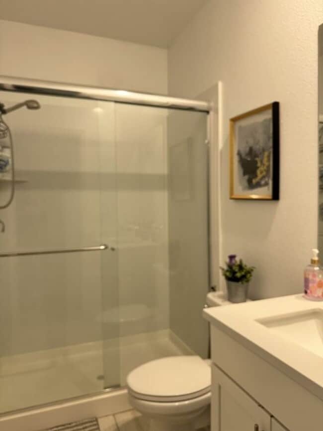 Building Photo - Beautiful 5-Bedroom Home with Solar