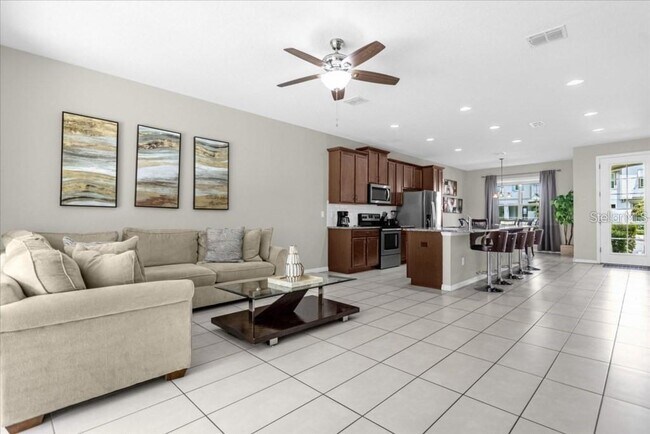 Building Photo - 1540 Carey Palm Cir