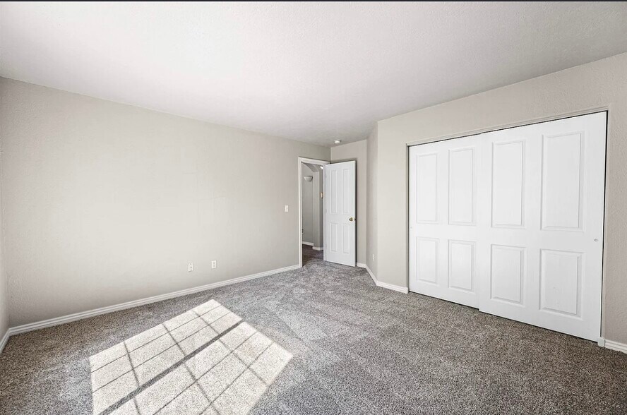 Building Photo - 712 Glen Ct