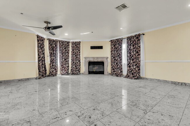 Building Photo - 5246 N Gareloch Ave