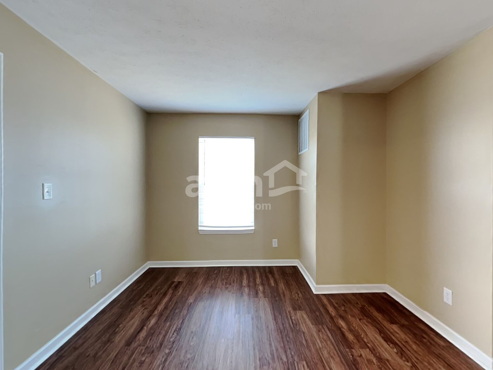 Building Photo - 1349 Oak Lake Ln