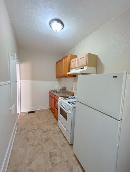 Building Photo - 607 Kirby Pl