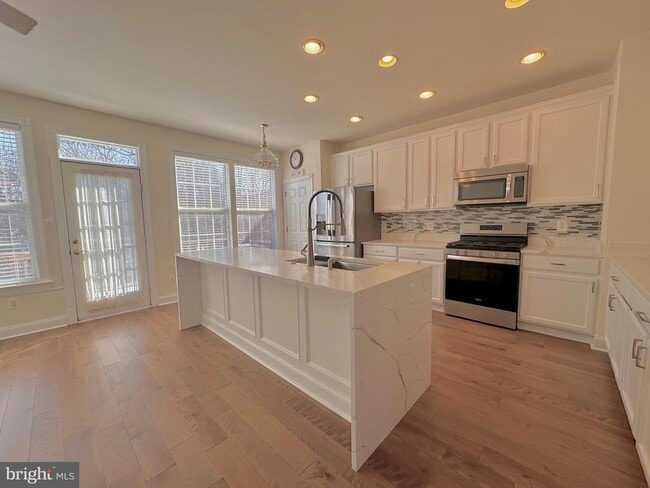 Building Photo - 21354 Shady Wood Terrace