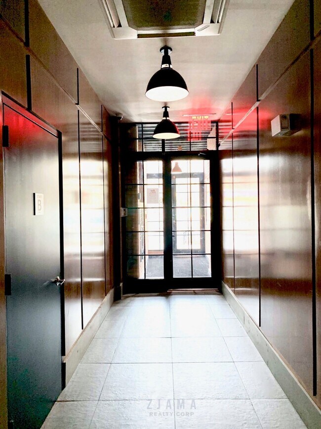 Building Photo - 976 Fulton St