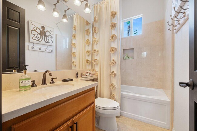 Building Photo - 61185 Soaptree Dr