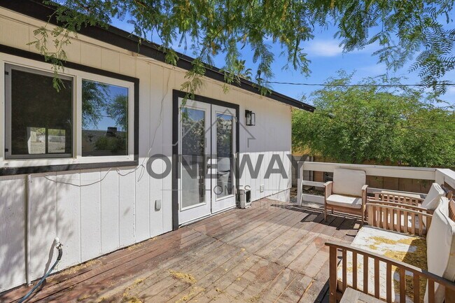 Building Photo - 1329 E Cholla St