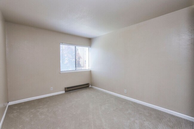 Building Photo - ? Updated 3BR/2BA Foster City Condo – Half...