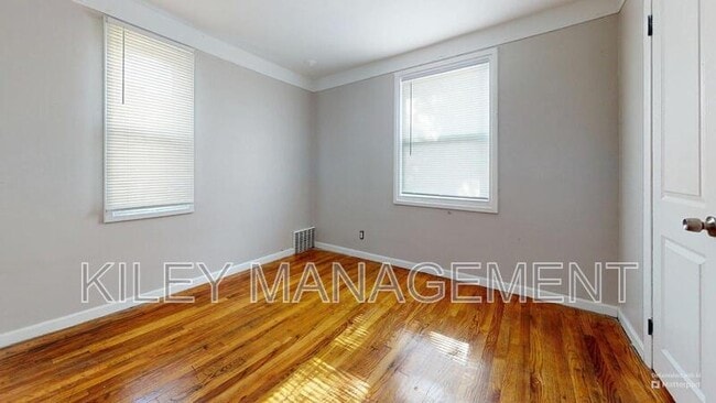 Building Photo - 8956 Rutherford St