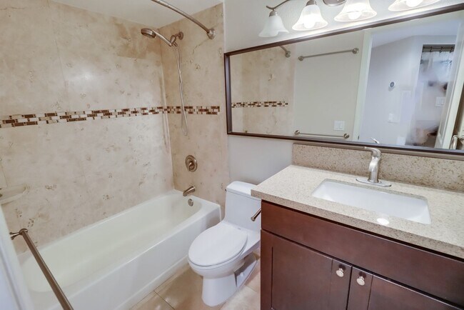 Building Photo - 6960 Golfcrest Dr