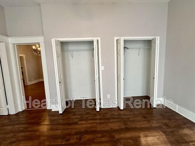 Building Photo - 609 Herring Ave