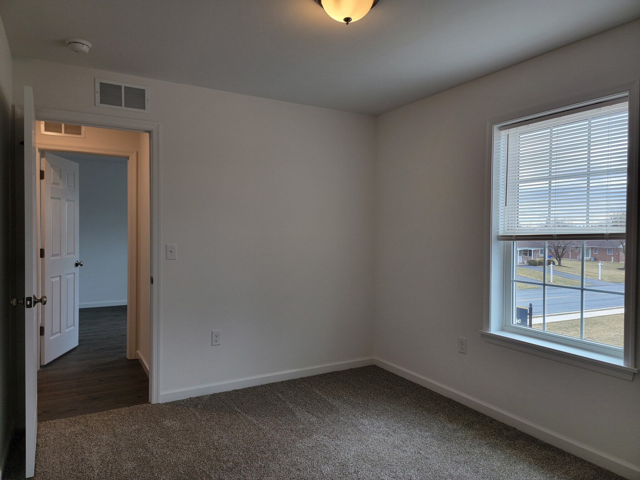 Building Photo - 173 Robert Cir