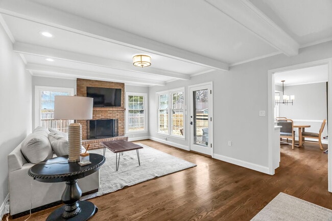 Building Photo - 6661 Woodson Dr