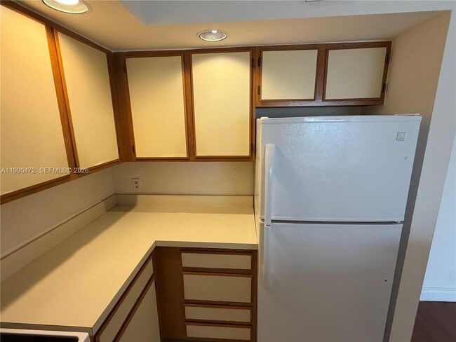 Building Photo - 3330 Pinewalk Dr N