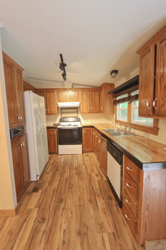 Building Photo - 671 Wolf Hill Rd