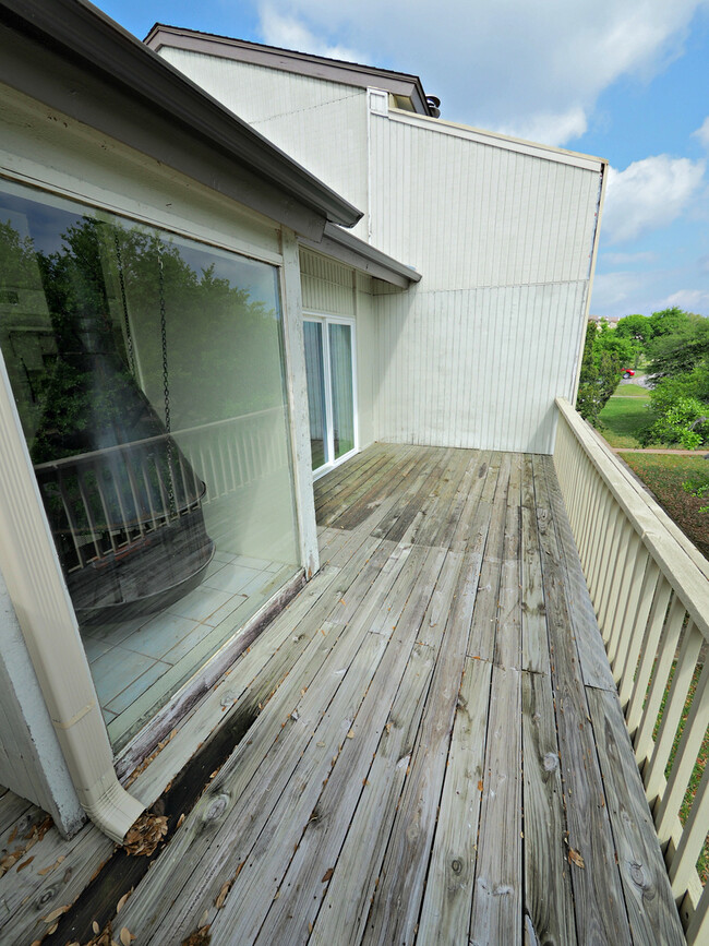 Building Photo - 2 Bedroom, 2 Bath Townhouse in Point Ventu...