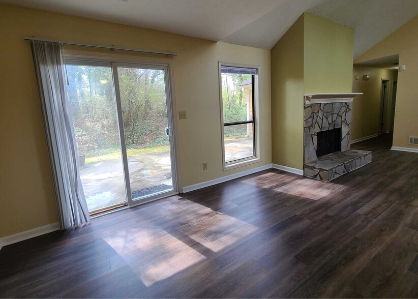 Building Photo - 2228 N Woods Ct