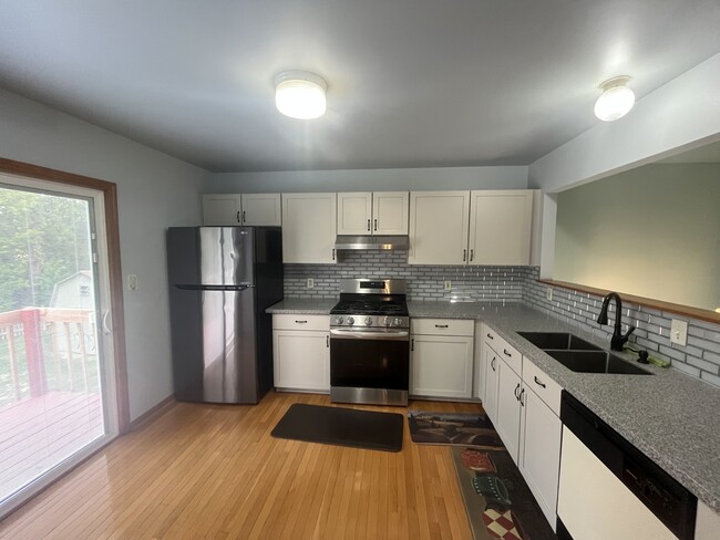 Building Photo - 965 Amberwood Pl