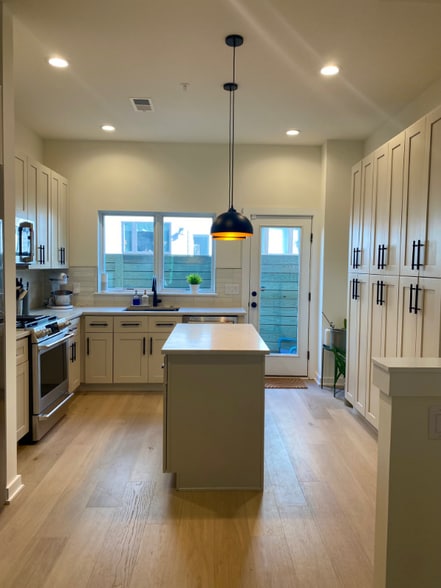 Building Photo - 2013 Abigail St