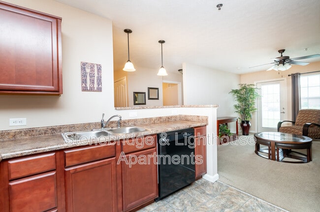 Building Photo - 201 Stonebench Cir