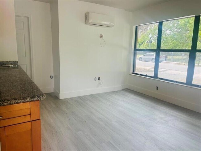 Building Photo - 844 NW 3rd Ave