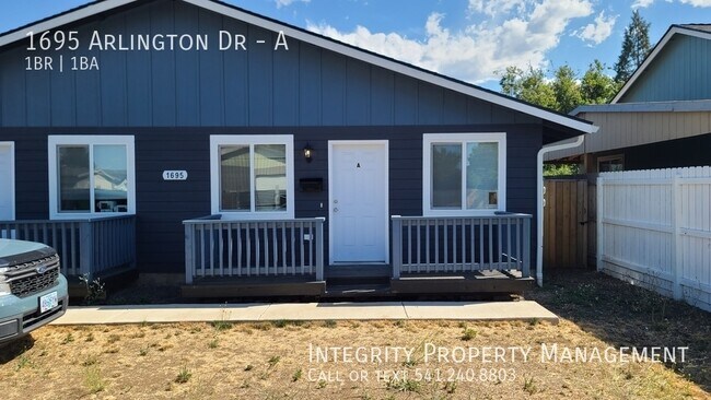 Building Photo - 1695 Arlington Dr
