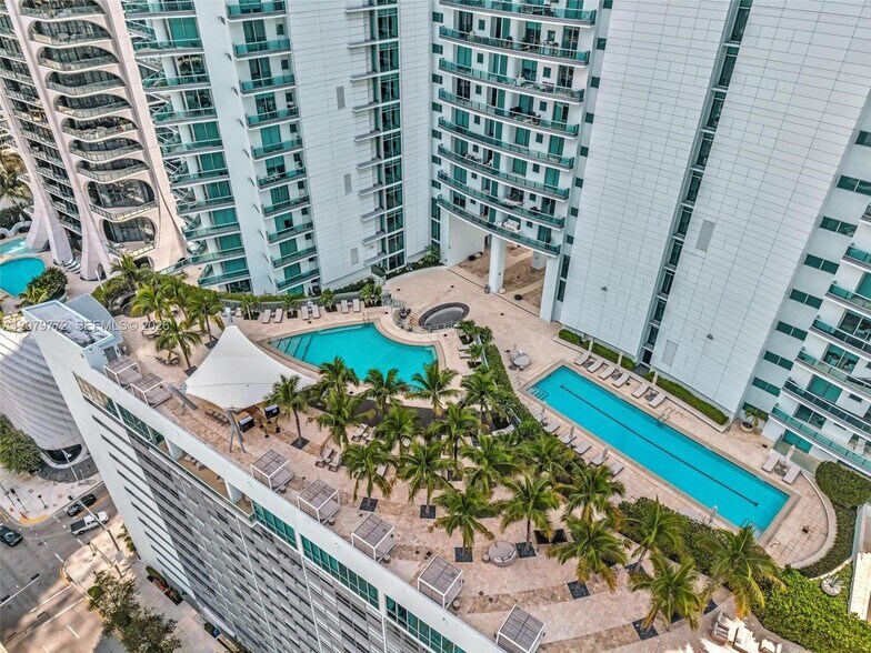 Building Photo - 900 Biscayne Blvd