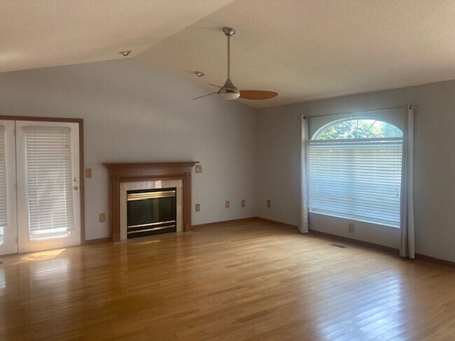 Building Photo - 342 Westline Ct