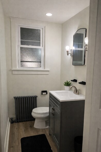 Building Photo - 247 N Main St