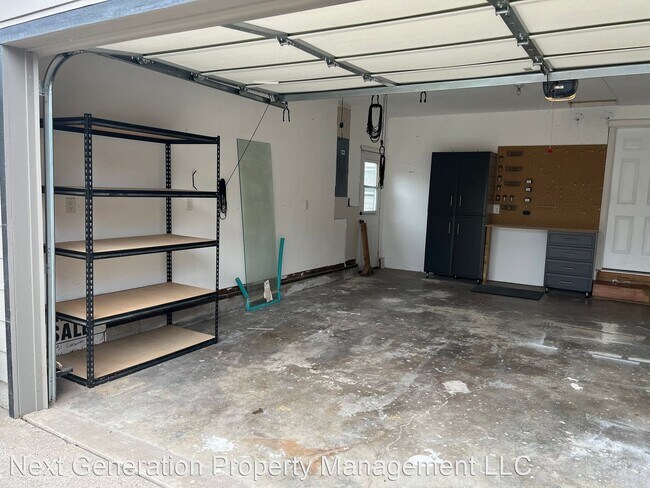 Building Photo - 3 br, 1 bath House - 751 Laksonen Loop