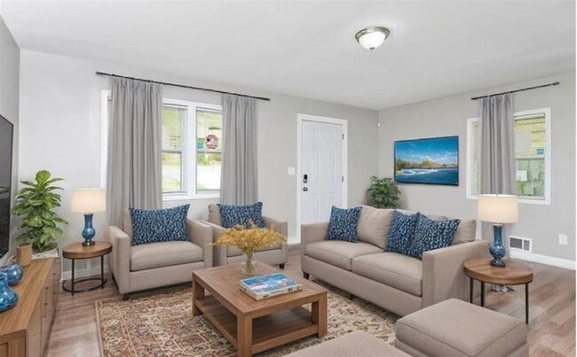 Building Photo - 3711 Daisy Dr