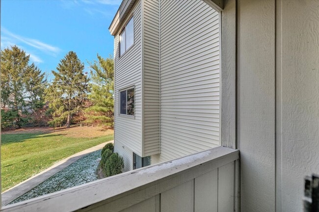 Building Photo - 2 bedroom, 2 bath condo - Available April 2026