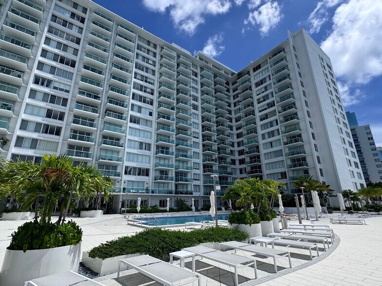 Building Photo - 1000 West Ave