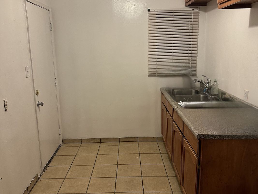 Building Photo - 934 1/2 West 71st Street