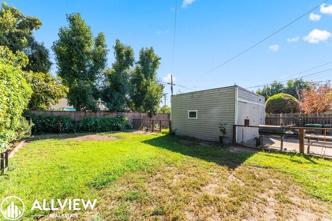 Building Photo - 528-530 E Van Bibber Ave