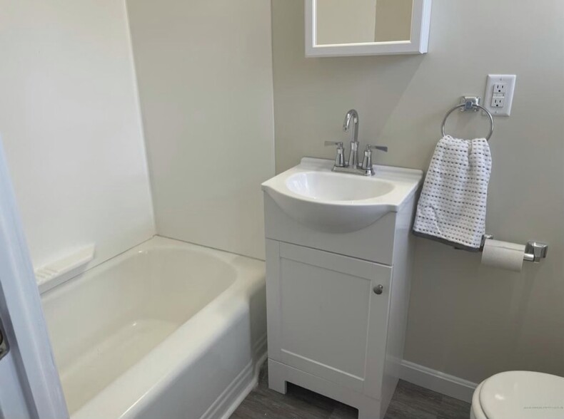 Attached full bathroom - 78 E Grand Ave