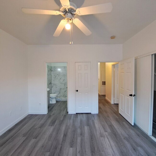 Building Photo - Manzanita Condominium:  Three Bedroom Avai...