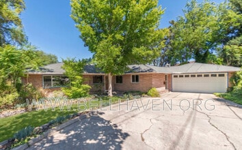 Building Photo - 5524 W Randolph Dr