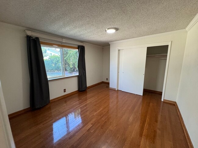 Building Photo - 2075 Lockwood Dr