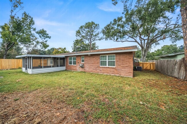 Building Photo - 9779 Westview Dr